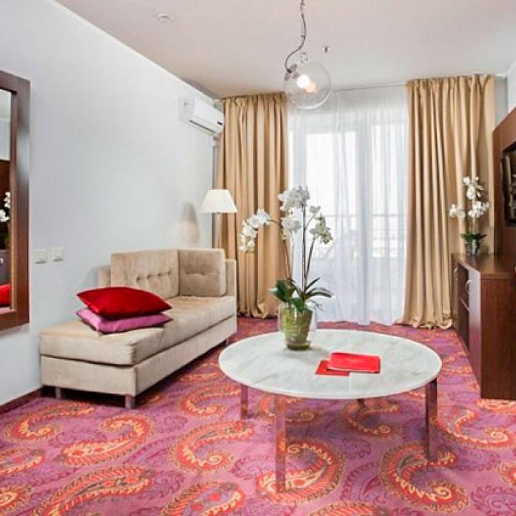 Фото интерьерьера 2 местного, 2 комнатного, люкса гостиничного комплекса Bridge resort в Сочи